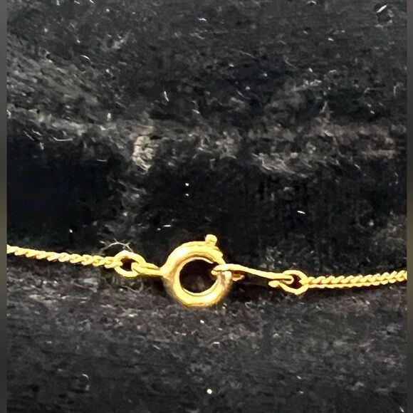 Elegant Gold Tone and Black Vintage Damascene Pendant Necklace - Picture 5 of 6